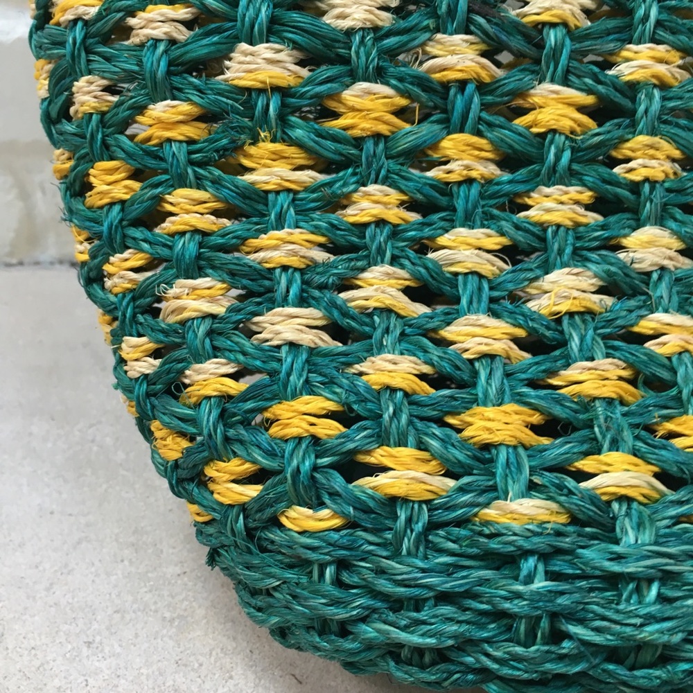 SOLD :: Vintage Green & Yellow Woven Straw Tote - Picture 4 of 6